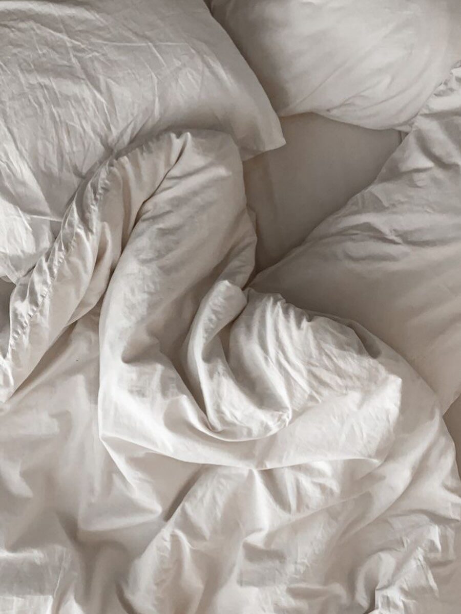 Bienvenido 2026 🫰🏽✨
Comenzamos este año agradeciendo todo el amor y el tiempo compartido con ustedes en ferias, eventos, en tiendas, en domis y de manera virtual a través de fotos o mensajes, conectar con ustedes es vital para nosotras 🫶🏽
Gracias por confiar y entender nuestros tiempos, estamos ajustando algunos detalles en la marca y amaríamos tener en cuenta su opinión, durante esta semana estaremos compartiendo algunas preguntas importantes en nuestro canal de difusión, si quieres ayudarnos, puedes unirte en el link directo de nuestro perfil llamado Comunidad Esencia ♡
Muchas Gracias 🙌🏽