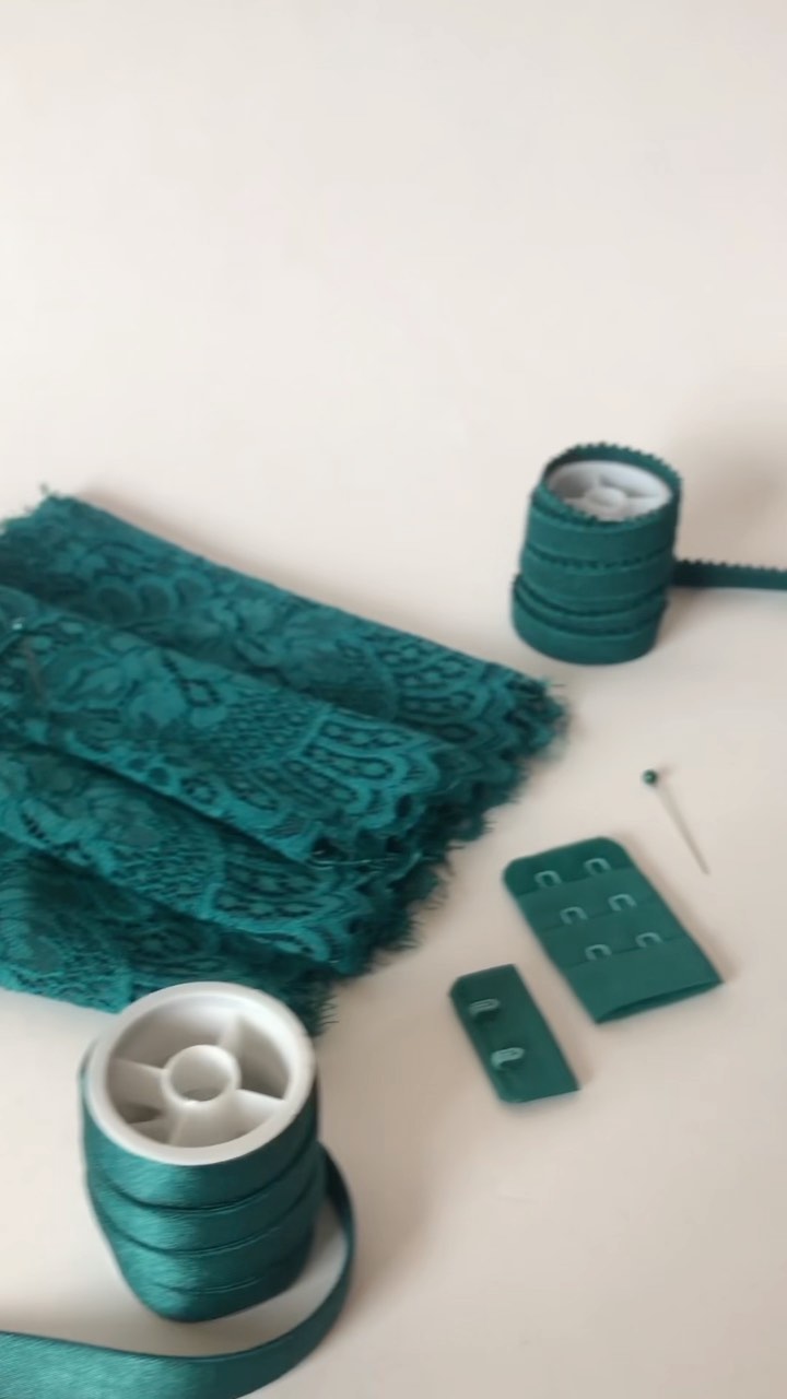 Esmeralda 🤍 Démosle la bienvenida a este precioso color, uno de los
