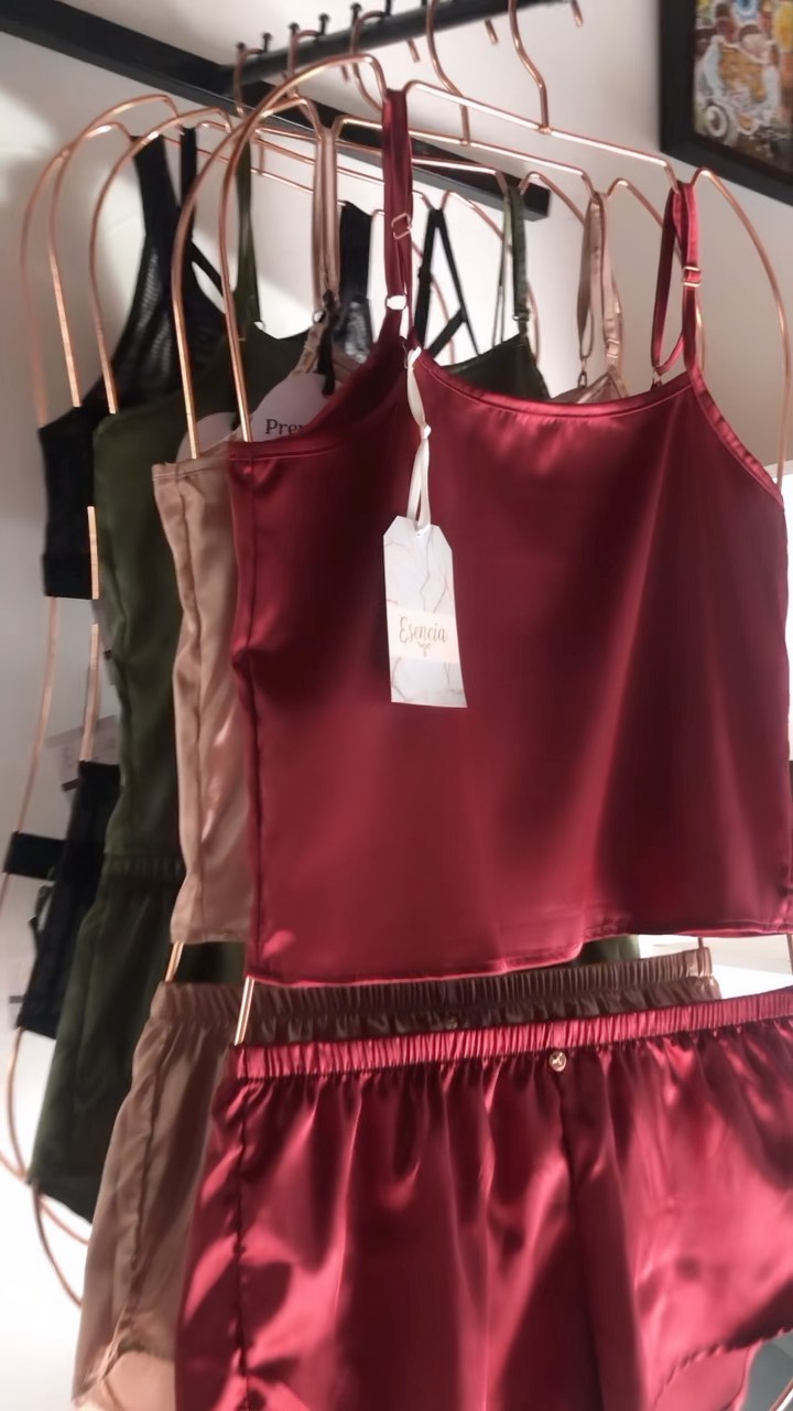 Nueva Pijama color Vino ♥️ Disponible ahora en nuestras tiendas y canales