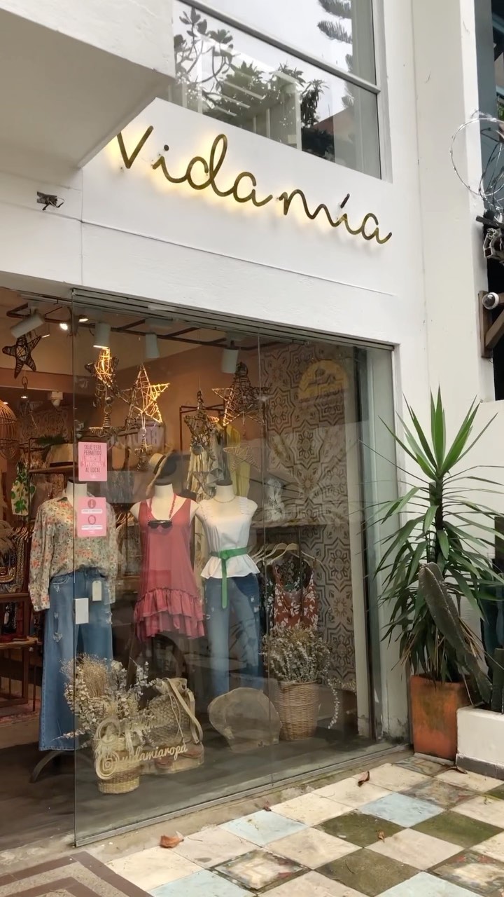 Visita nuestro punto de venta en la ciudad de Medellín @vidamiaropa 🪄Encontrarás