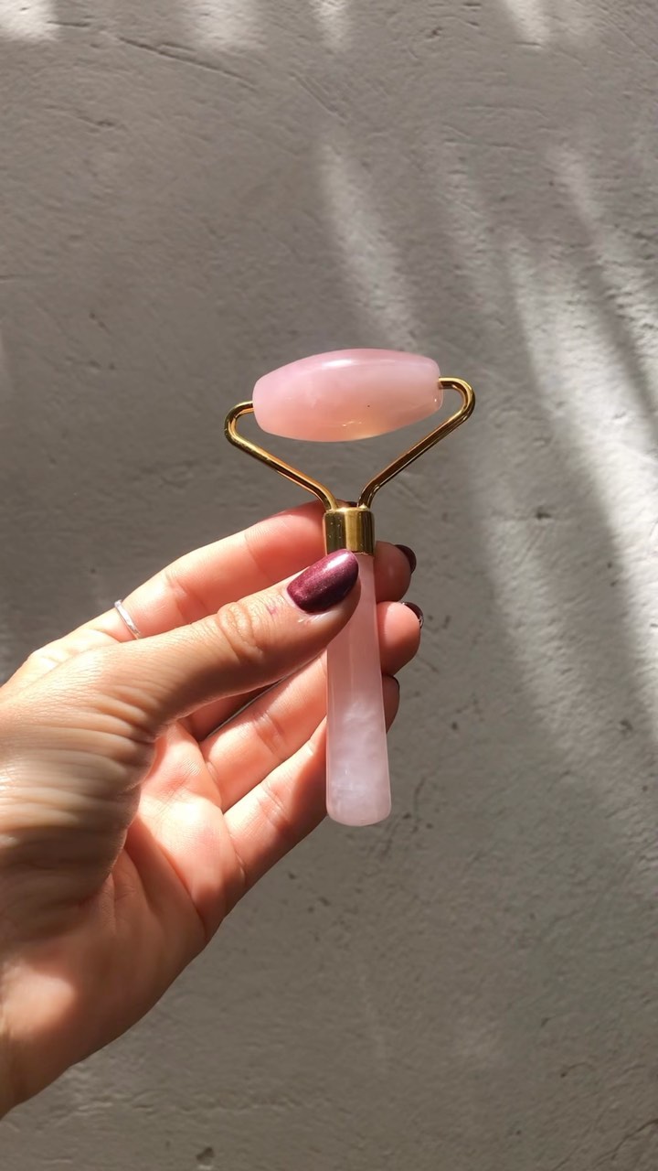 Masajeador Facial 🤍 Perfecto para completar tu rutina de cuidado, lo puedes