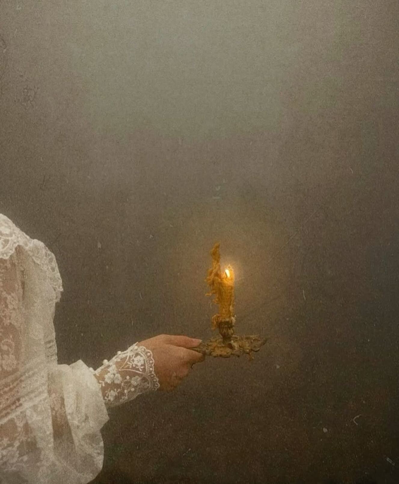 Cuando pensamos en la luz, la asociamos con lo bueno, lo que