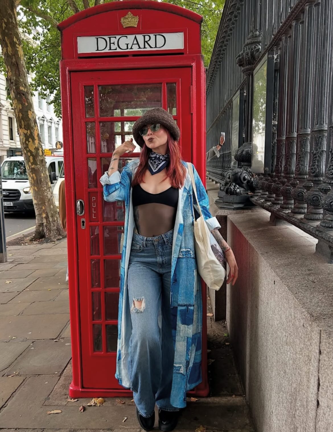 Esencia en Londres 😍 Gracias @vanespacee por llevarnos contigo al rededor del